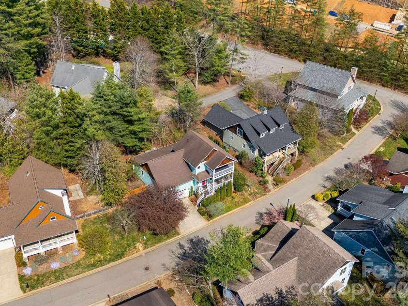 7 Oakhaven Terrace, Asheville, NC 28803.  MLS# CAR4361271, YatesRealty ID 15976. 
