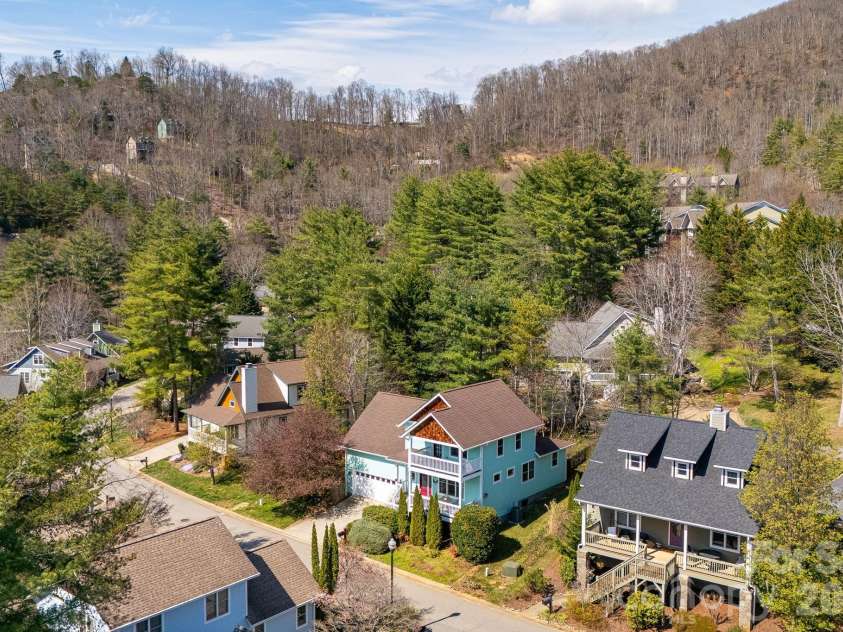 7 Oakhaven Terrace, Asheville, NC 28803.  MLS# CAR4361271, YatesRealty ID 15976. 