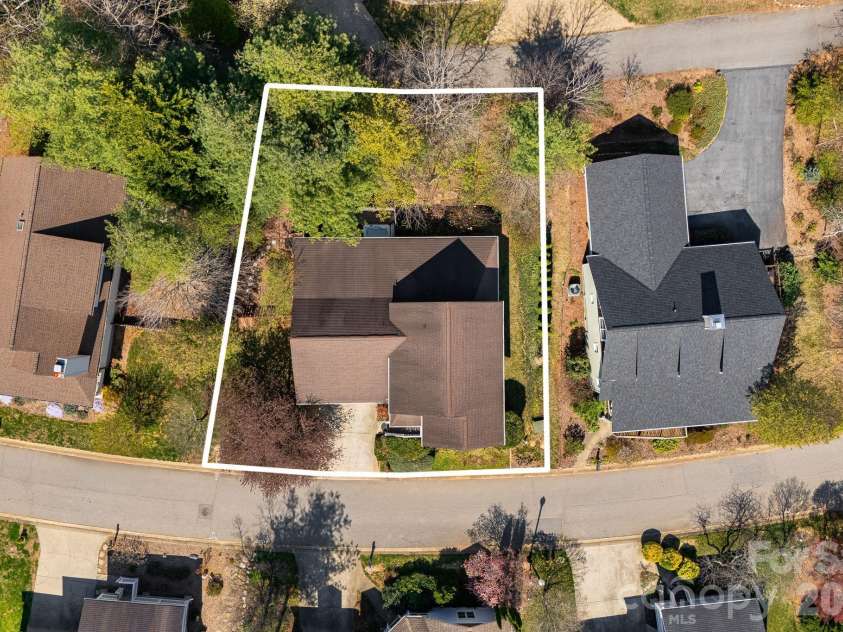 7 Oakhaven Terrace, Asheville, NC 28803.  MLS# CAR4361271, YatesRealty ID 15976. 