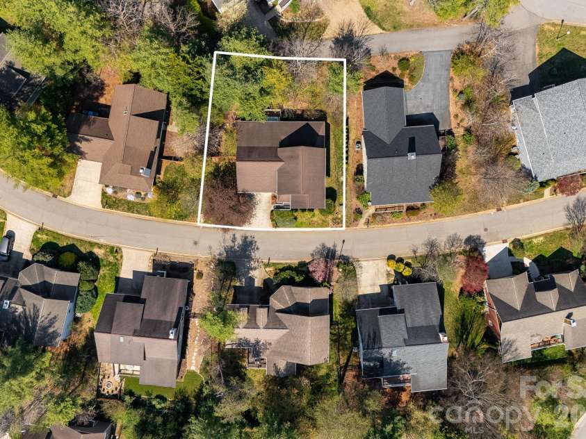 7 Oakhaven Terrace, Asheville, NC 28803.  MLS# CAR4361271, YatesRealty ID 15976. 