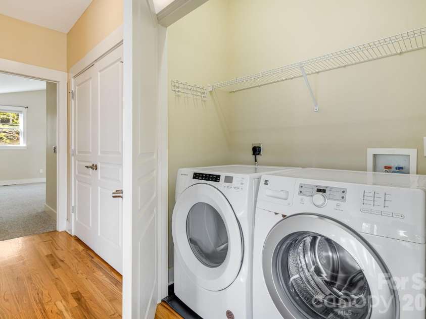 7 Oakhaven Terrace, Asheville, NC 28803.  MLS# CAR4361271, YatesRealty ID 15976. Laundry on main