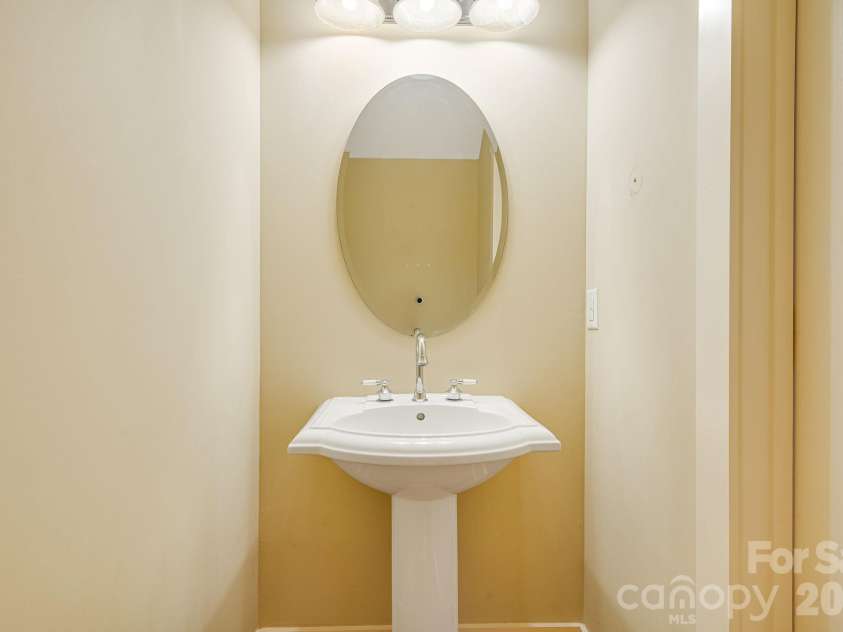 7 Oakhaven Terrace, Asheville, NC 28803.  MLS# CAR4361271, YatesRealty ID 15976. Main level half-bath