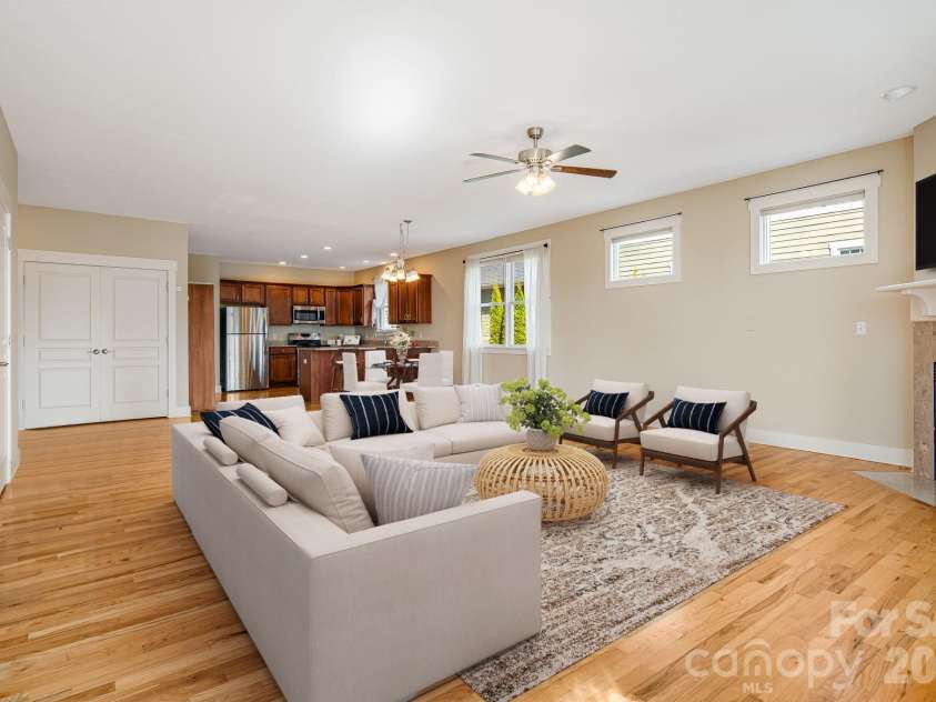 7 Oakhaven Terrace, Asheville, NC 28803.  MLS# CAR4361271, YatesRealty ID 15976. Virtually staged