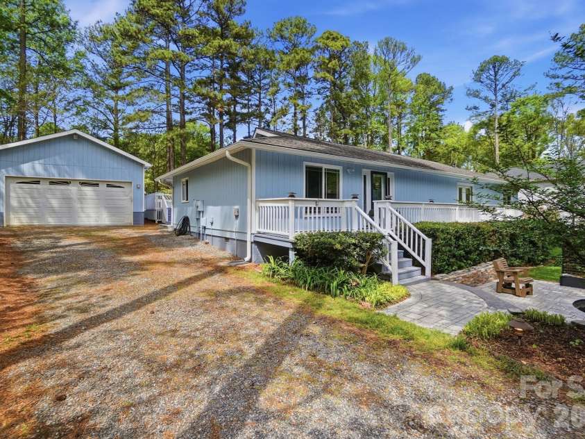 12251 Mallard Ridge Drive, Charlotte, NC 28269.  MLS# CAR4362370, YatesRealty ID 15977. 