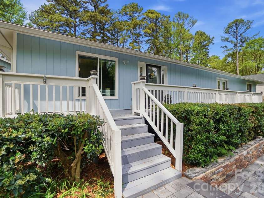12251 Mallard Ridge Drive, Charlotte, NC 28269.  MLS# CAR4362370, YatesRealty ID 15977. 