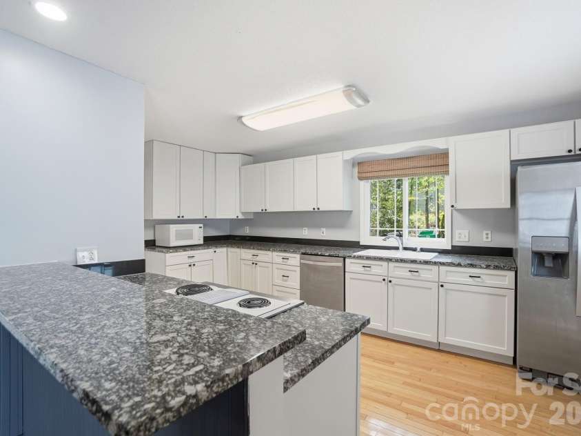 12251 Mallard Ridge Drive, Charlotte, NC 28269.  MLS# CAR4362370, YatesRealty ID 15977. 