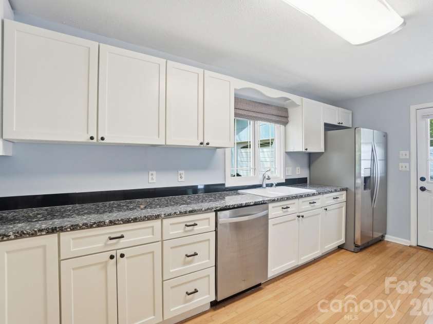 12251 Mallard Ridge Drive, Charlotte, NC 28269.  MLS# CAR4362370, YatesRealty ID 15977. 