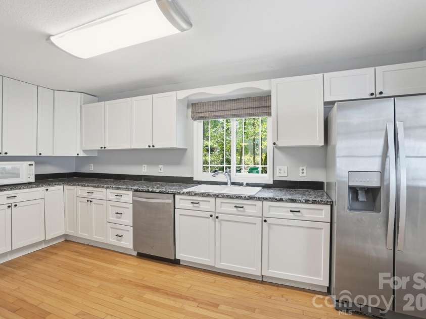 12251 Mallard Ridge Drive, Charlotte, NC 28269.  MLS# CAR4362370, YatesRealty ID 15977. 