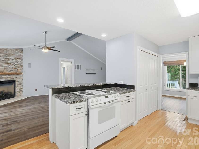 12251 Mallard Ridge Drive, Charlotte, NC 28269.  MLS# CAR4362370, YatesRealty ID 15977. 