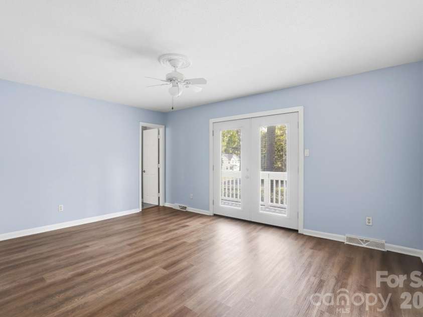 12251 Mallard Ridge Drive, Charlotte, NC 28269.  MLS# CAR4362370, YatesRealty ID 15977. 