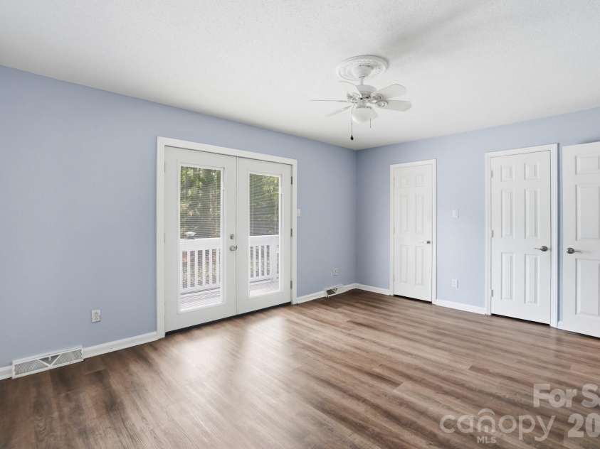12251 Mallard Ridge Drive, Charlotte, NC 28269.  MLS# CAR4362370, YatesRealty ID 15977. 