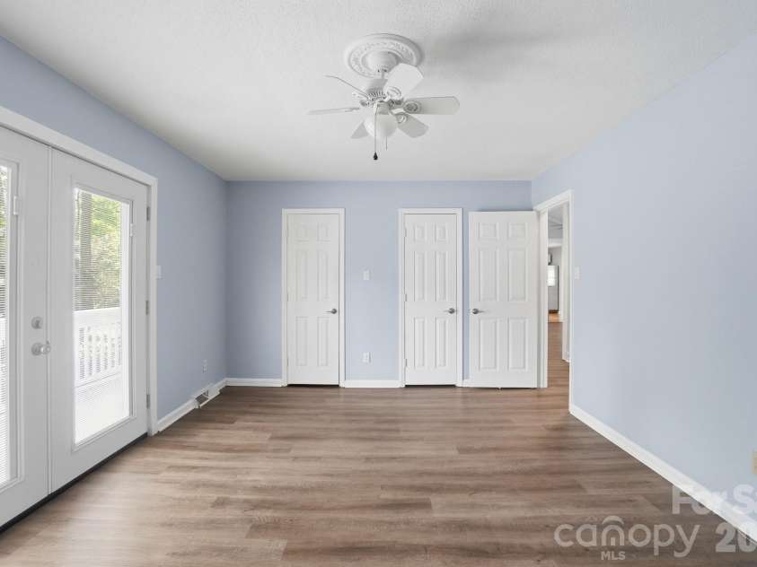 12251 Mallard Ridge Drive, Charlotte, NC 28269.  MLS# CAR4362370, YatesRealty ID 15977. 