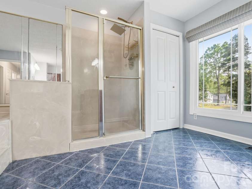 12251 Mallard Ridge Drive, Charlotte, NC 28269.  MLS# CAR4362370, YatesRealty ID 15977. 