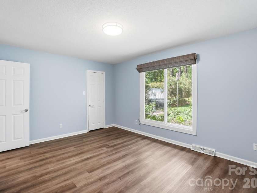 12251 Mallard Ridge Drive, Charlotte, NC 28269.  MLS# CAR4362370, YatesRealty ID 15977. 