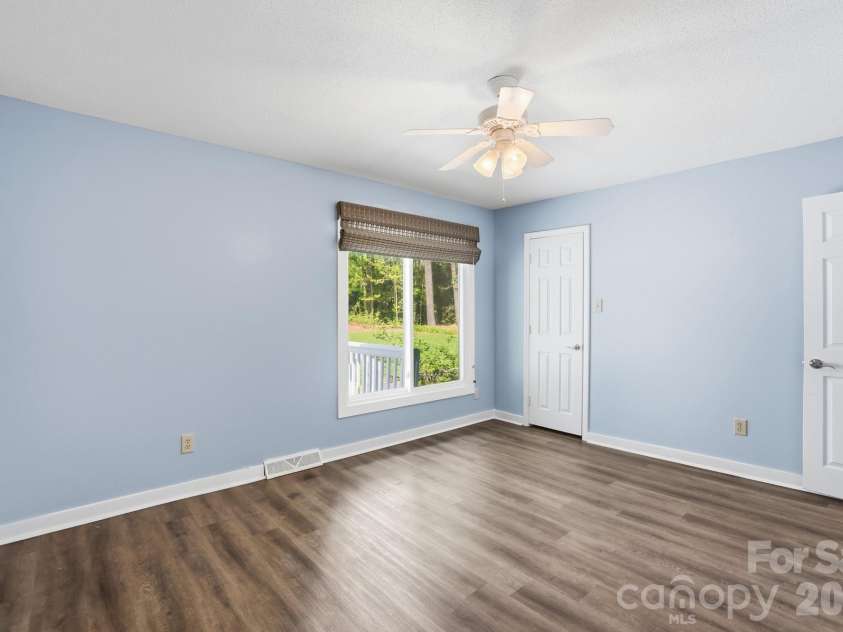 12251 Mallard Ridge Drive, Charlotte, NC 28269.  MLS# CAR4362370, YatesRealty ID 15977. 