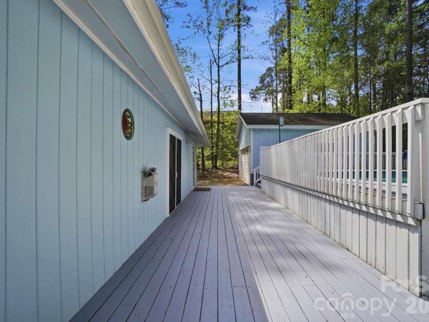 12251 Mallard Ridge Drive, Charlotte, NC 28269.  MLS# CAR4362370, YatesRealty ID 15977. 