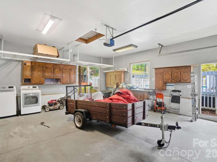 12251 Mallard Ridge Drive, Charlotte, NC 28269.  MLS# CAR4362370, YatesRealty ID 15977. 