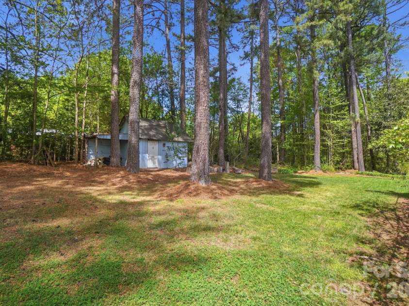 12251 Mallard Ridge Drive, Charlotte, NC 28269.  MLS# CAR4362370, YatesRealty ID 15977. 