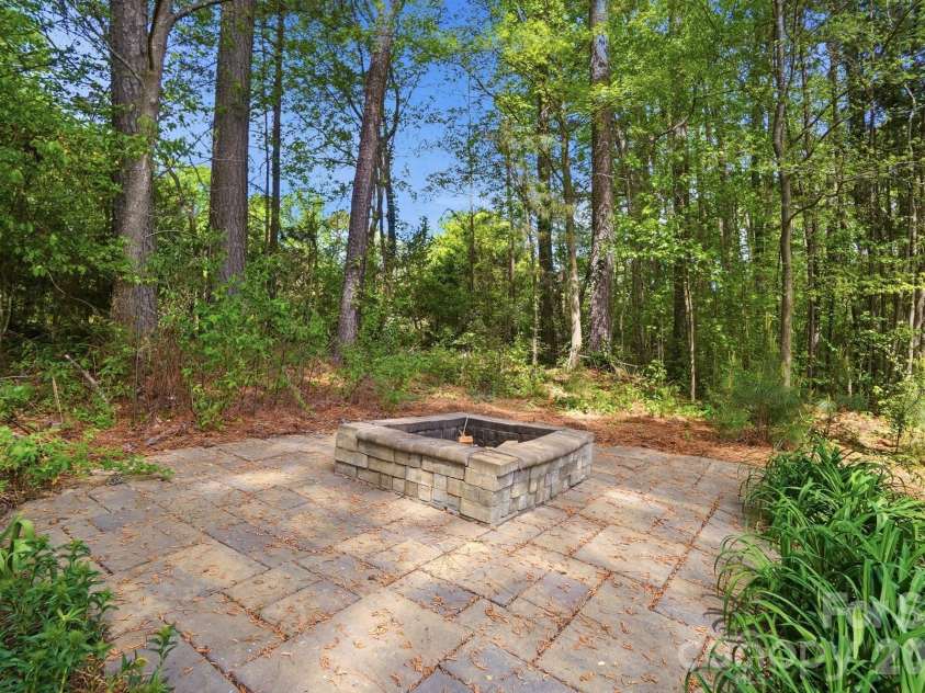 12251 Mallard Ridge Drive, Charlotte, NC 28269.  MLS# CAR4362370, YatesRealty ID 15977. 