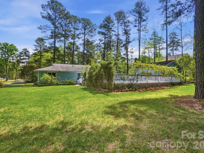 12251 Mallard Ridge Drive, Charlotte, NC 28269.  MLS# CAR4362370, YatesRealty ID 15977. 