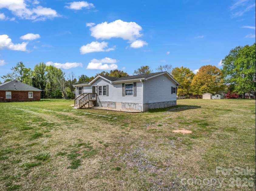 208 Oak Drive, Shelby, NC 28150.  MLS# CAR4364048, YatesRealty ID 15978. 