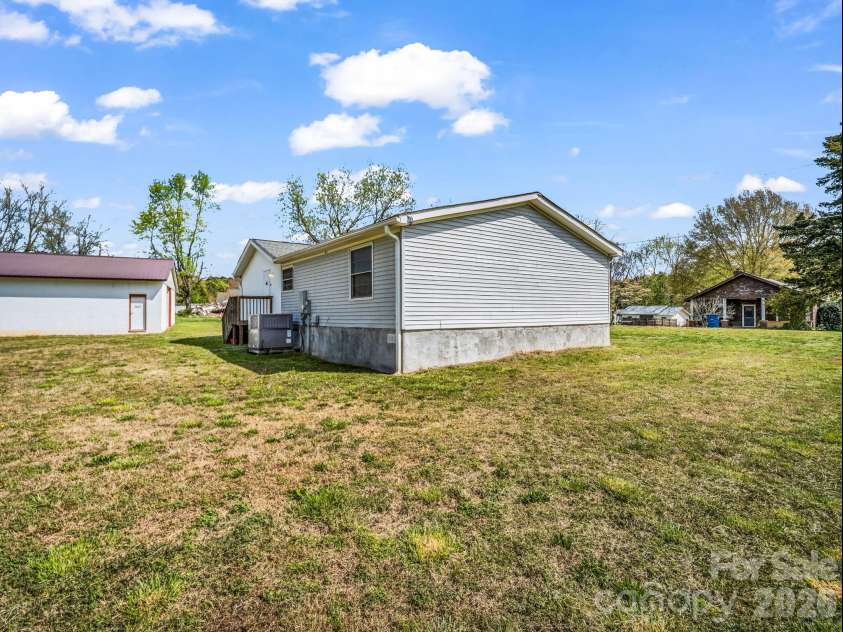208 Oak Drive, Shelby, NC 28150.  MLS# CAR4364048, YatesRealty ID 15978. 