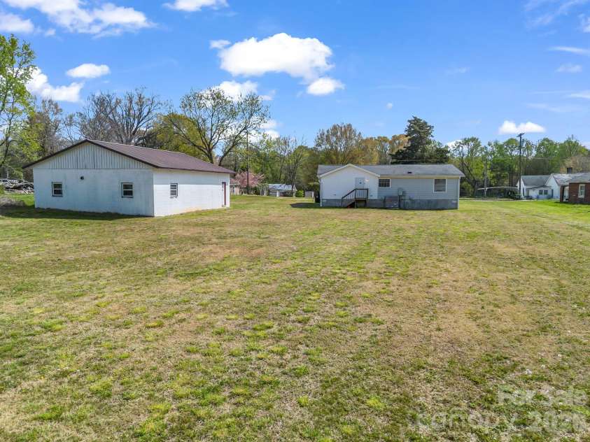 208 Oak Drive, Shelby, NC 28150.  MLS# CAR4364048, YatesRealty ID 15978. 