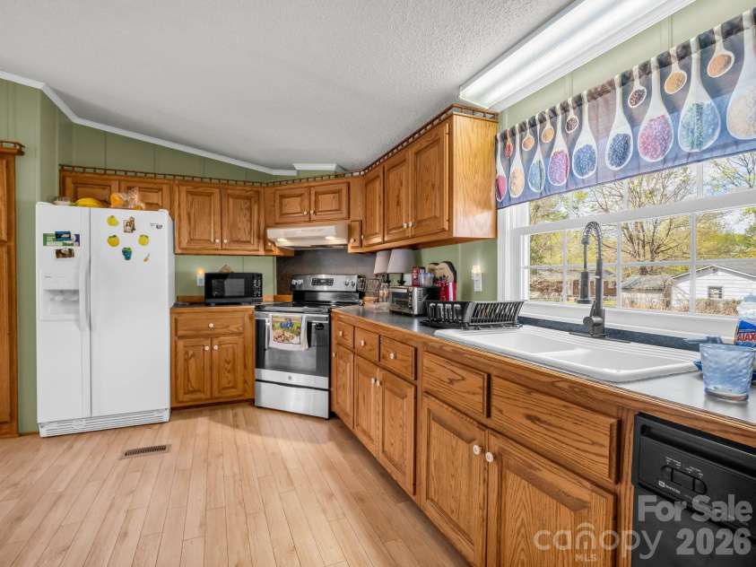208 Oak Drive, Shelby, NC 28150.  MLS# CAR4364048, YatesRealty ID 15978. 