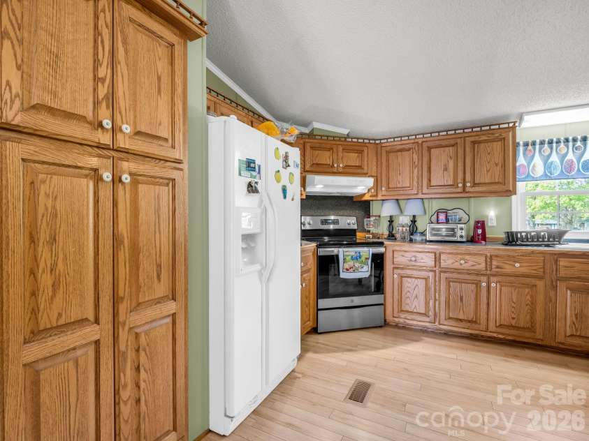 208 Oak Drive, Shelby, NC 28150.  MLS# CAR4364048, YatesRealty ID 15978. 