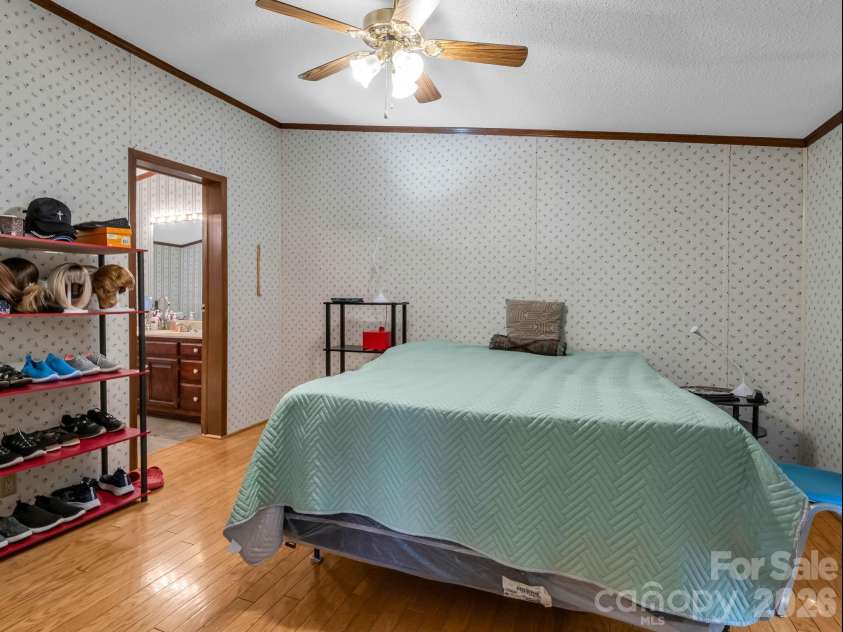 208 Oak Drive, Shelby, NC 28150.  MLS# CAR4364048, YatesRealty ID 15978. 