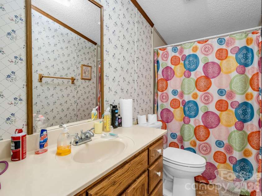208 Oak Drive, Shelby, NC 28150.  MLS# CAR4364048, YatesRealty ID 15978. 