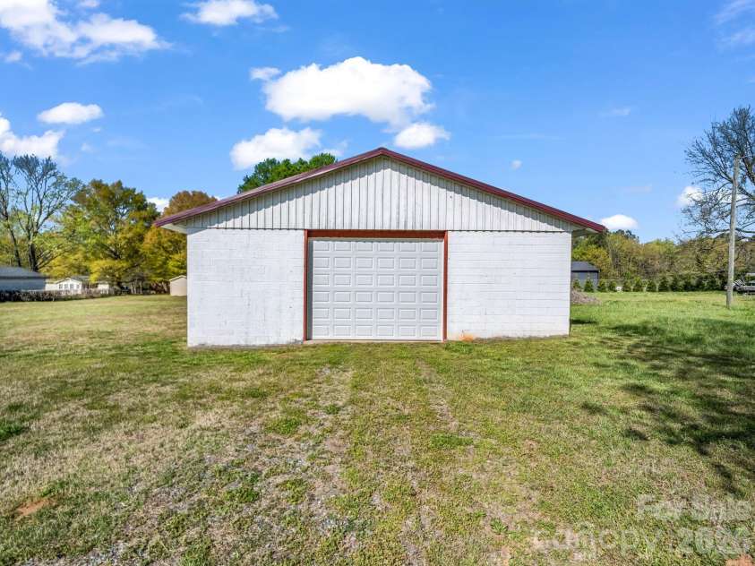 208 Oak Drive, Shelby, NC 28150.  MLS# CAR4364048, YatesRealty ID 15978. 