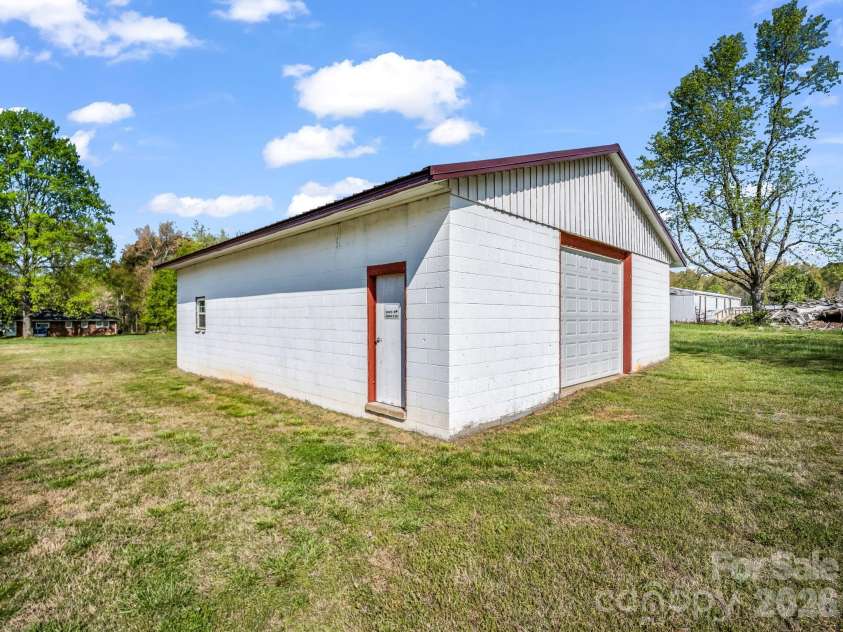 208 Oak Drive, Shelby, NC 28150.  MLS# CAR4364048, YatesRealty ID 15978. 