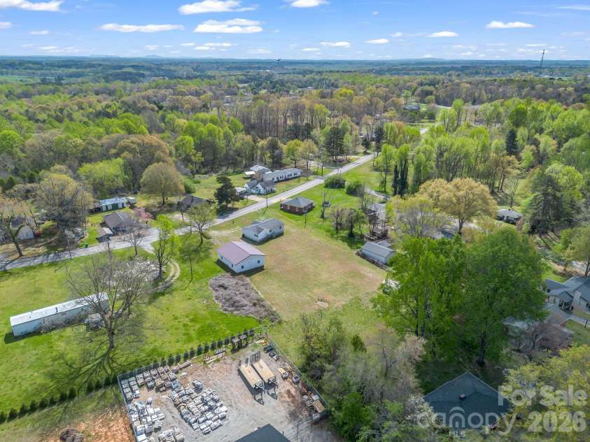 208 Oak Drive, Shelby, NC 28150.  MLS# CAR4364048, YatesRealty ID 15978. 
