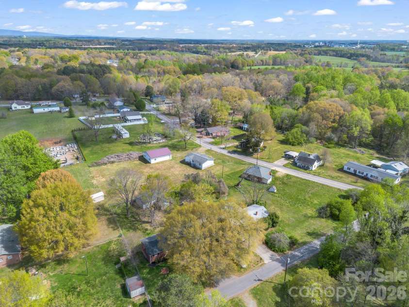 208 Oak Drive, Shelby, NC 28150.  MLS# CAR4364048, YatesRealty ID 15978. 