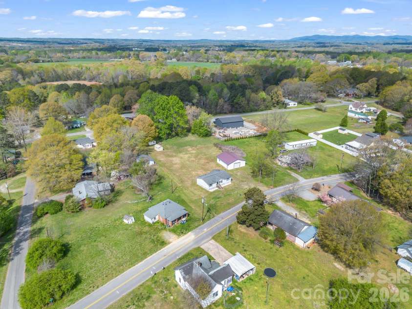 208 Oak Drive, Shelby, NC 28150.  MLS# CAR4364048, YatesRealty ID 15978. 