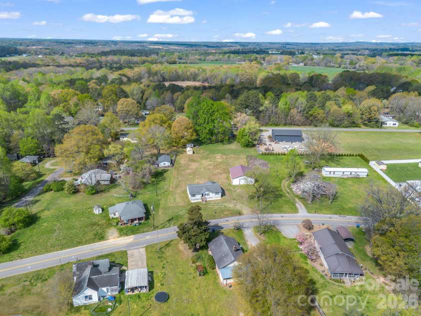 208 Oak Drive, Shelby, NC 28150.  MLS# CAR4364048, YatesRealty ID 15978. 