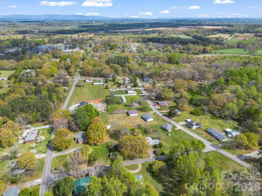 208 Oak Drive, Shelby, NC 28150.  MLS# CAR4364048, YatesRealty ID 15978. 