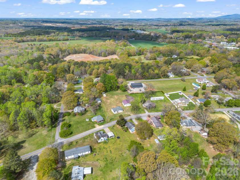 208 Oak Drive, Shelby, NC 28150.  MLS# CAR4364048, YatesRealty ID 15978. 