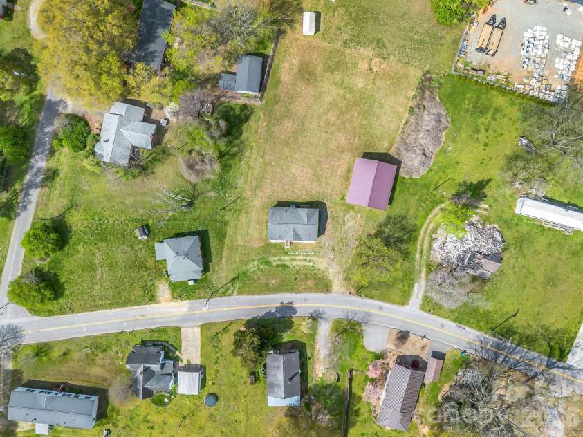 208 Oak Drive, Shelby, NC 28150.  MLS# CAR4364048, YatesRealty ID 15978. 