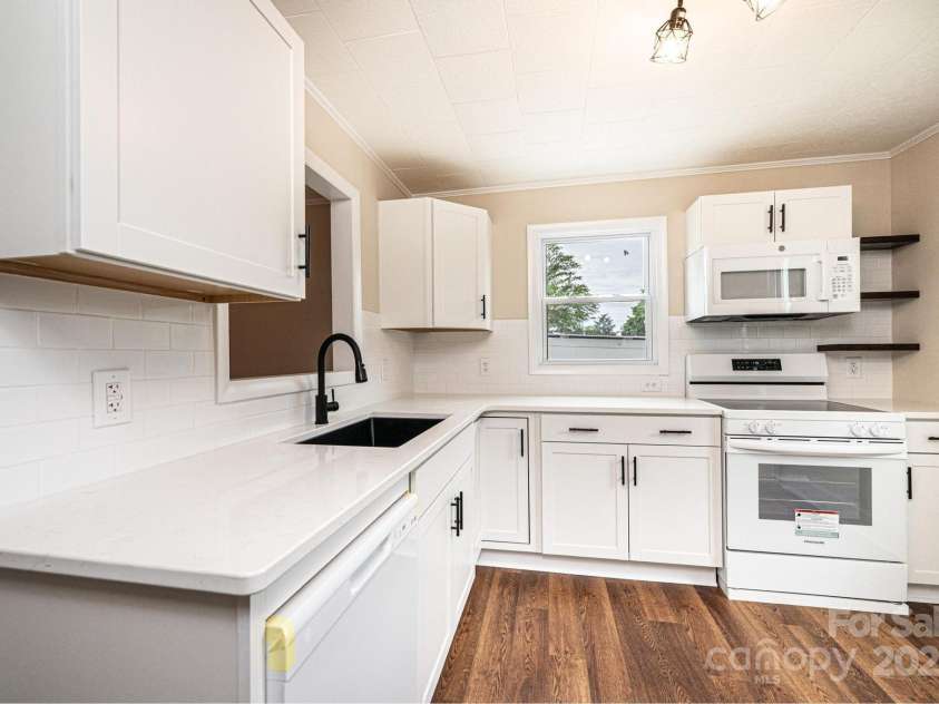 210 15th Street, Newton, NC 28658.  MLS# CAR4255997, YatesRealty ID 15979. Kitchen