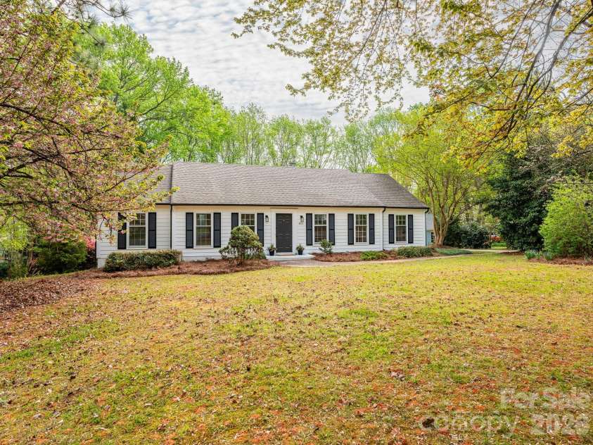 9012 Waggoneer Circle, Charlotte, NC 28270.  MLS# CAR4364561, YatesRealty ID 15979. 