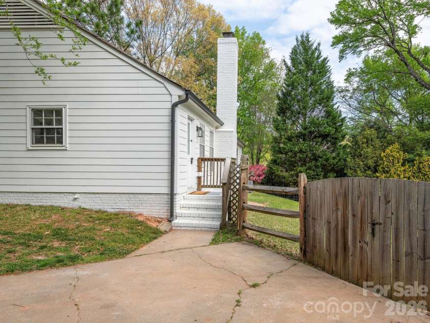 9012 Waggoneer Circle, Charlotte, NC 28270.  MLS# CAR4364561, YatesRealty ID 15979. 