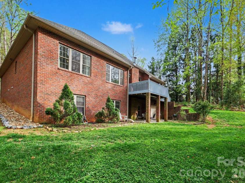 352 Hunting Ridge Lane, Shelby, NC 28150.  MLS# CAR4365036, YatesRealty ID 15981. 