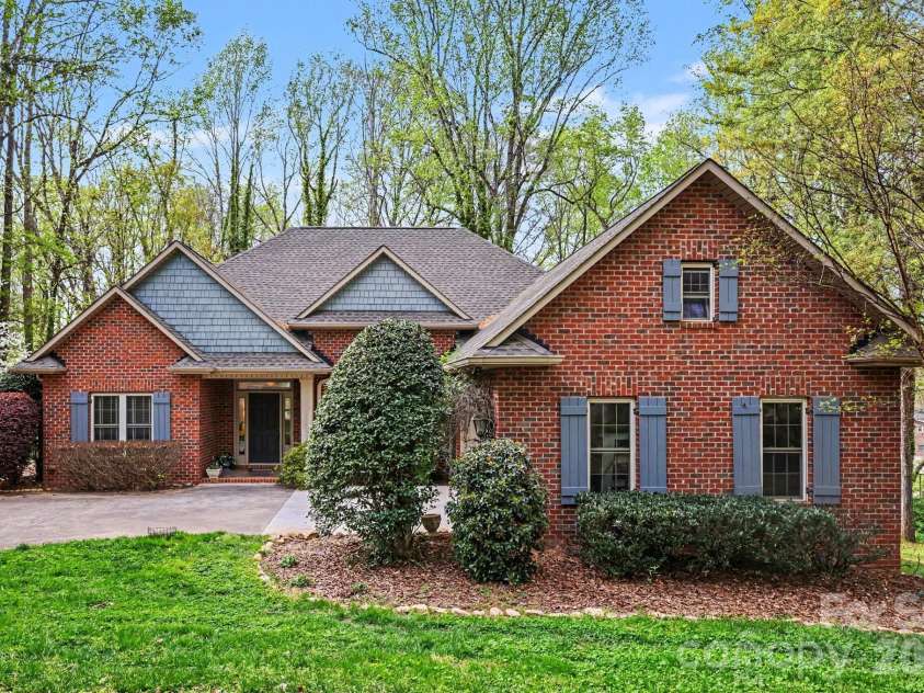 352 Hunting Ridge Lane, Shelby, NC 28150.  MLS# CAR4365036, YatesRealty ID 15981. Front
