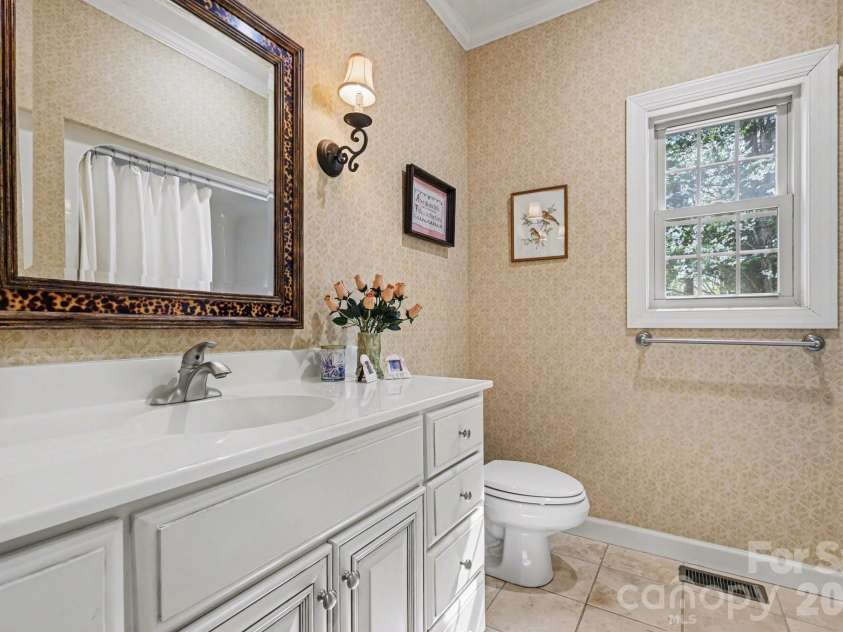 352 Hunting Ridge Lane, Shelby, NC 28150.  MLS# CAR4365036, YatesRealty ID 15981. Hall bathroom