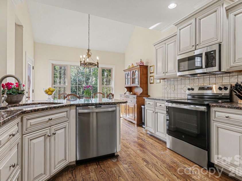 352 Hunting Ridge Lane, Shelby, NC 28150.  MLS# CAR4365036, YatesRealty ID 15981. Kitchen