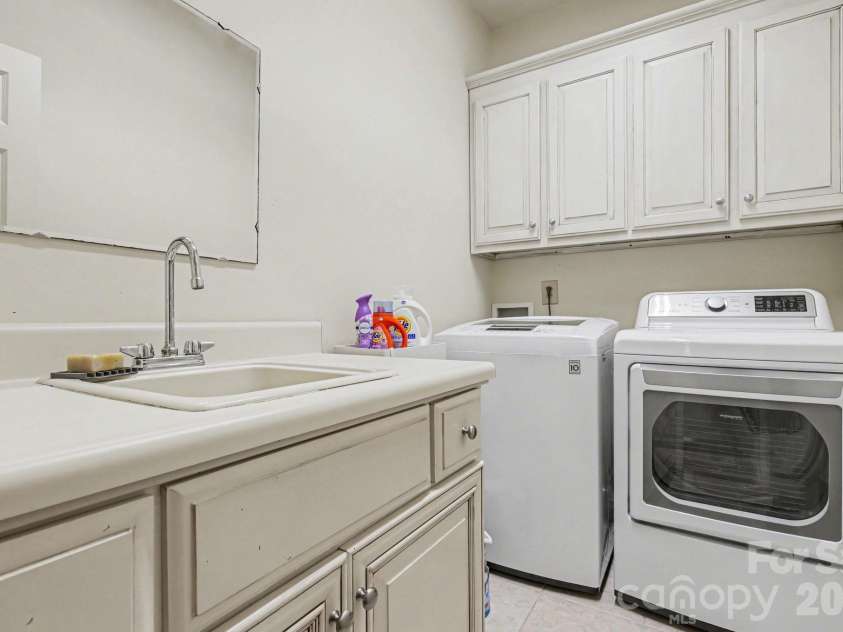 352 Hunting Ridge Lane, Shelby, NC 28150.  MLS# CAR4365036, YatesRealty ID 15981. Laundry room