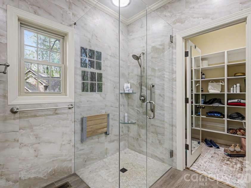 352 Hunting Ridge Lane, Shelby, NC 28150.  MLS# CAR4365036, YatesRealty ID 15981. Primary Bath