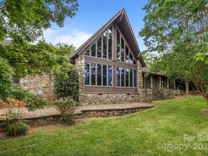 1515 Heatherloch Drive, Gastonia, NC 28054.  MLS# CAR4260831, YatesRealty ID 15982. 